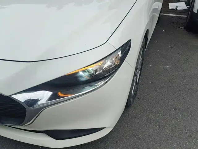 Mazda Axela — Фото автомобиля 23