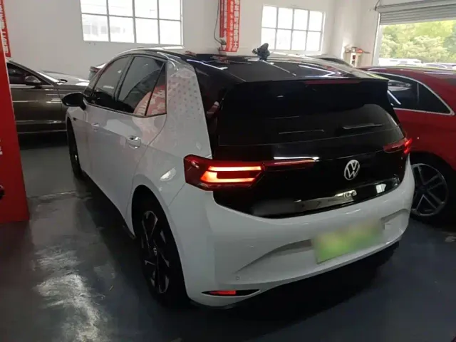 Volkswagen ID.3 — Фото автомобиля 4