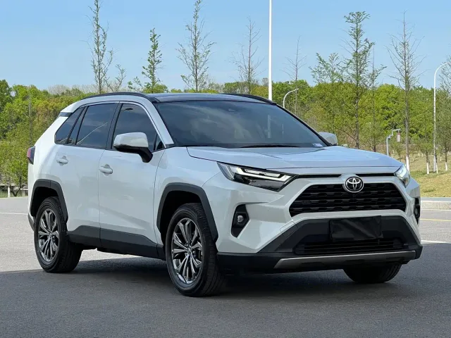 Toyota RAV4 — Фото автомобиля 3