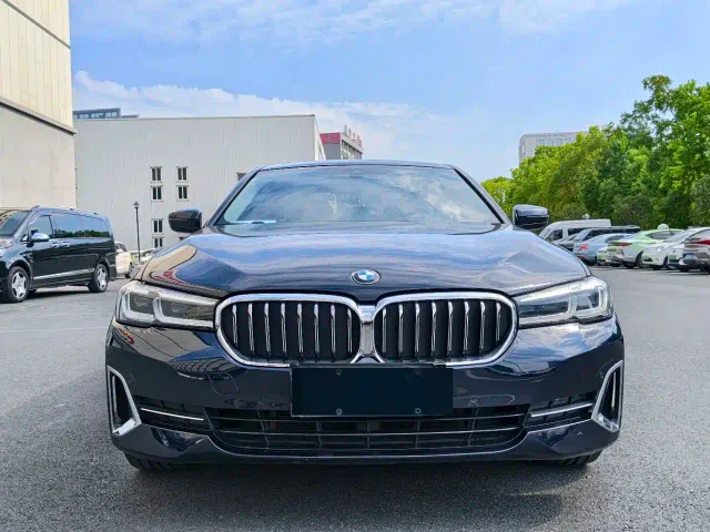 Фотография автомобиля — BMW 5 Series