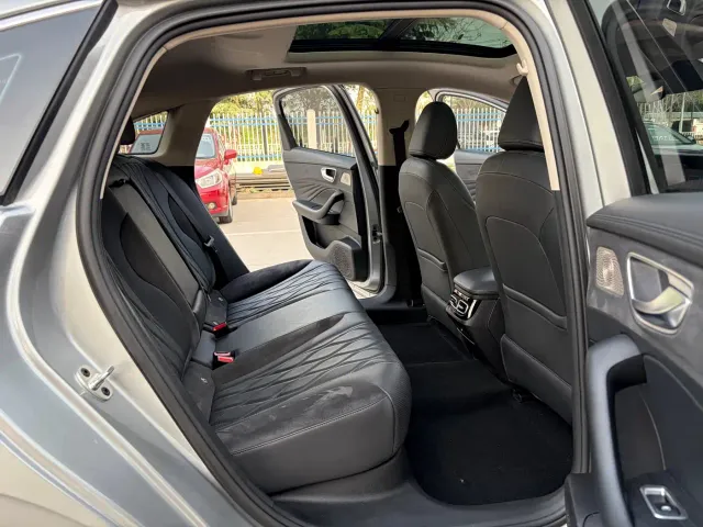 Roewe D7 — Фото автомобиля 14