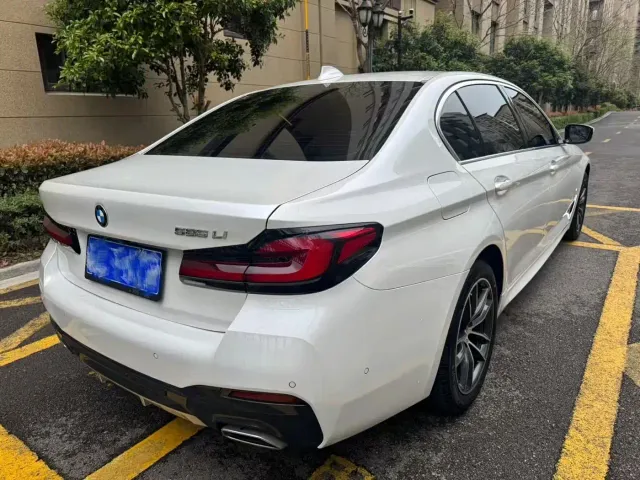 BMW 5 Series — Фото автомобиля 3