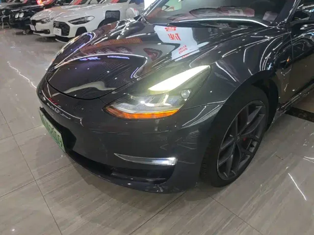 Tesla Model 3 — Фото автомобиля 23