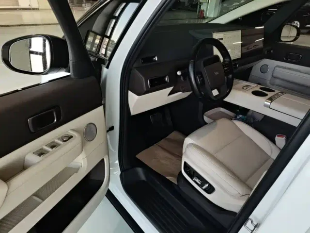 Li Auto MEGA — Фото автомобиля 15