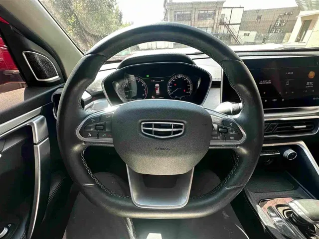 Geely Binyue — Фото автомобиля 10