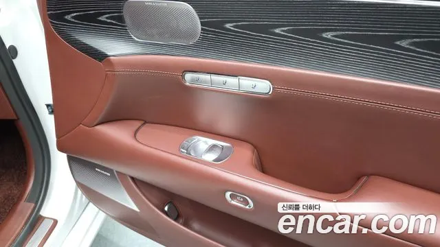 Genesis G90 Бензин 3.5 турбо AWD — Фото автомобиля 16
