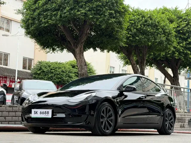 Фотография автомобиля — Tesla Model 3