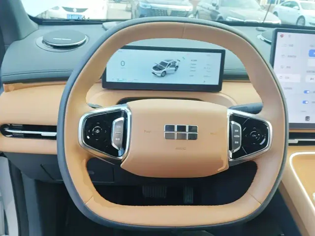 Geely Galaxy Starship 7 EM-i — Фото автомобиля 10