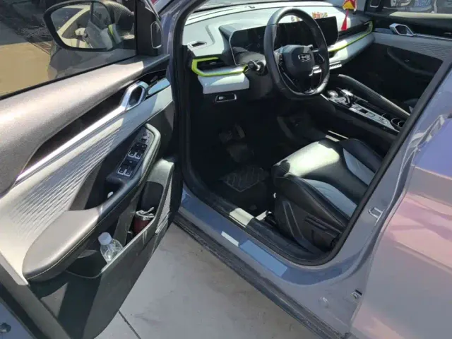 Geely Binyue — Фото автомобиля 15