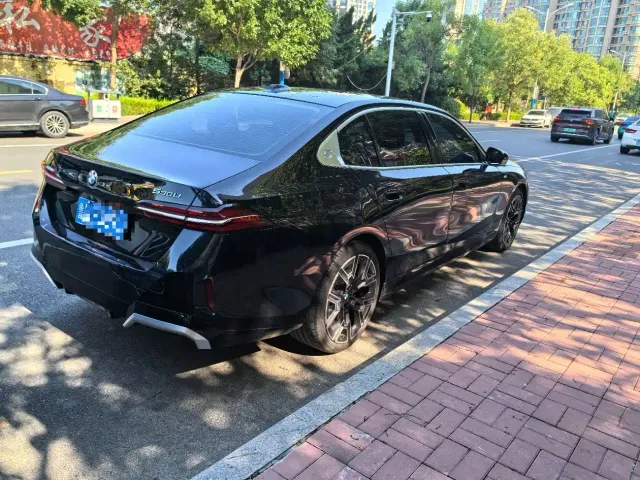 BMW 5 Series — Фото автомобиля 7