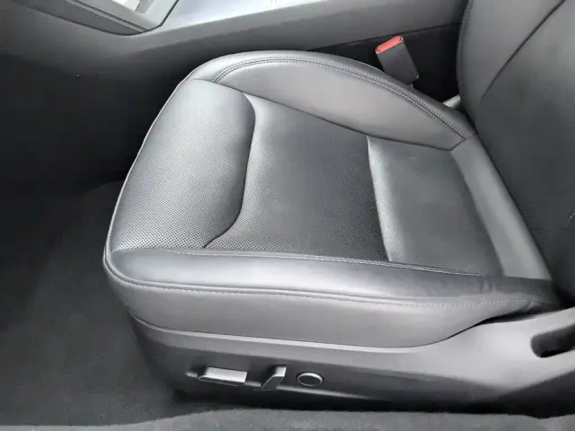Tesla Model 3 — Фото автомобиля 20