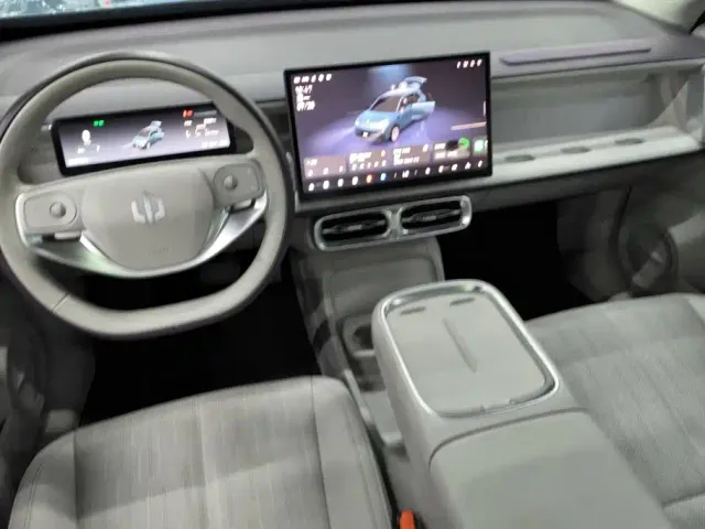 Leapmotor B10 — Фото автомобиля 12