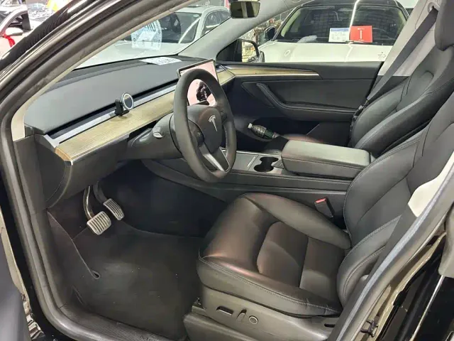 Tesla Model Y — Фото автомобиля 3