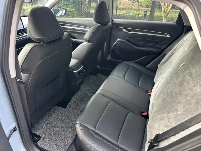 Geely Emgrand — Фото автомобиля 7
