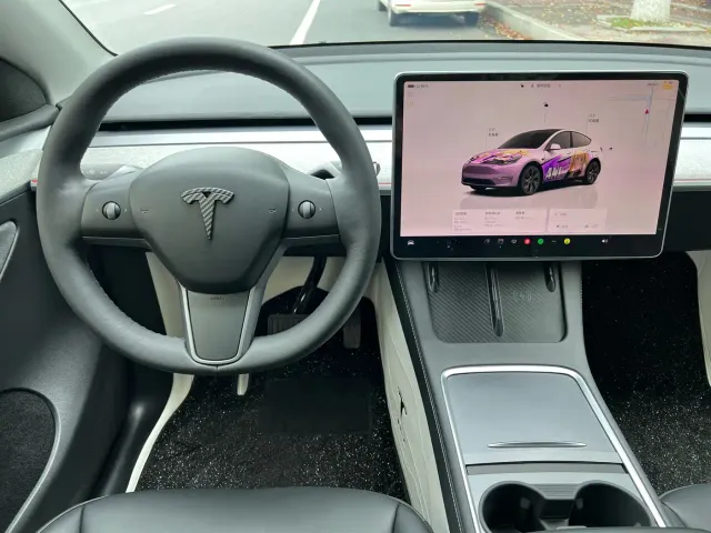 Tesla Model Y — Фото автомобиля 14