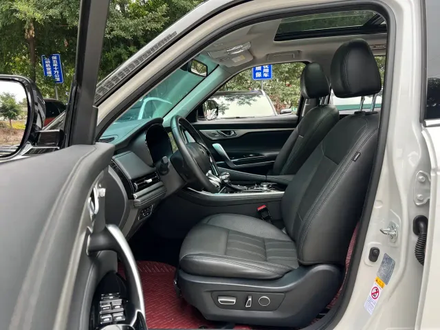 Changan CS95 — Фото автомобиля 8