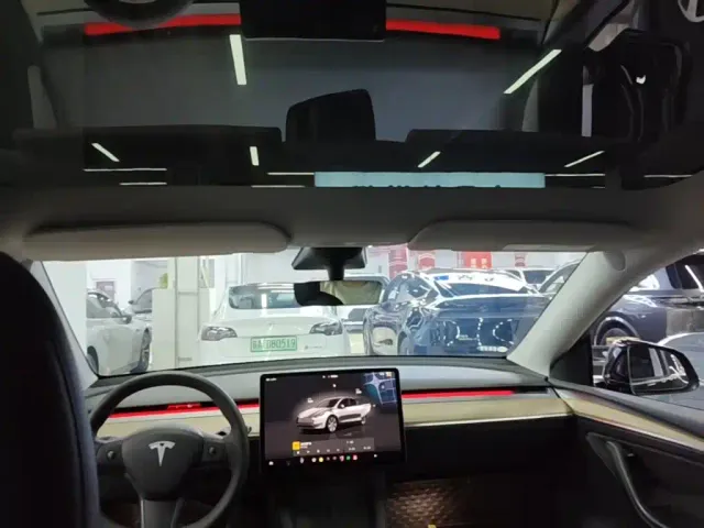 Tesla Model Y — Фото автомобиля 17