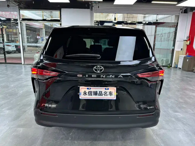 Toyota Sienna — Фото автомобиля 5