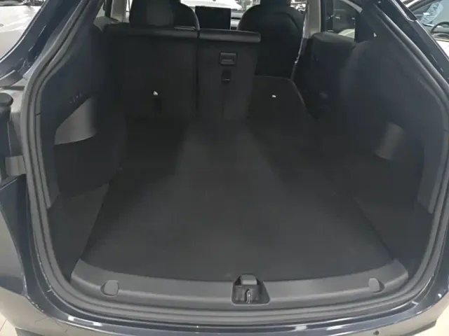 Tesla Model Y — Фото автомобиля 18