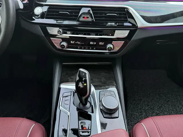 BMW 5 Series — Фото автомобиля 15