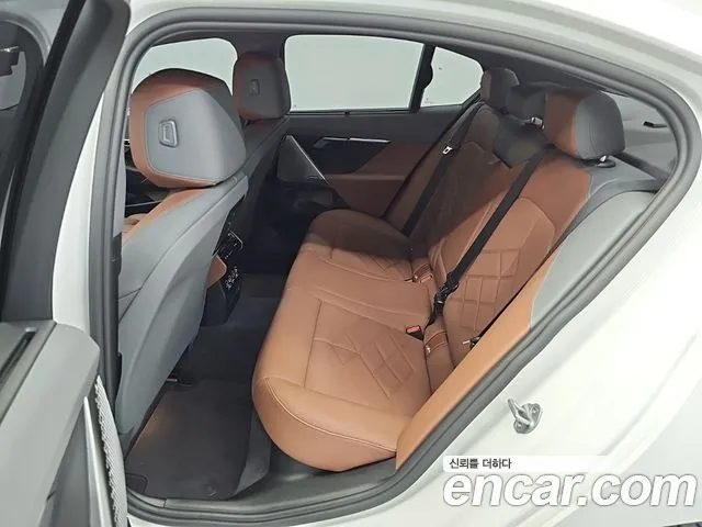 BMW 5-Series 5 серия (G60) — Фото автомобиля 12