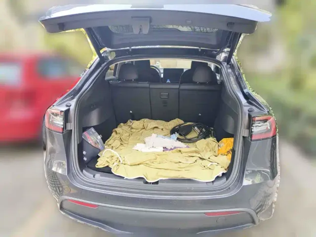 Tesla Model Y — Фото автомобиля 13