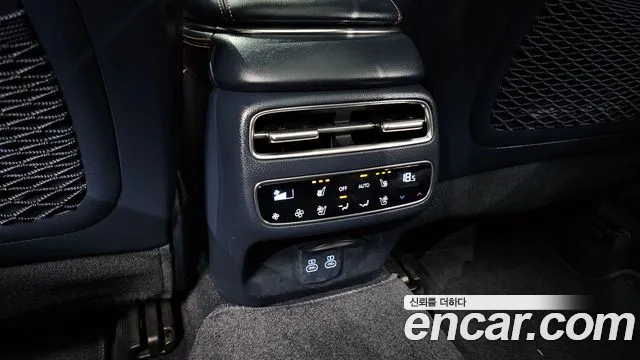 Genesis GV70 — Фото автомобиля 18