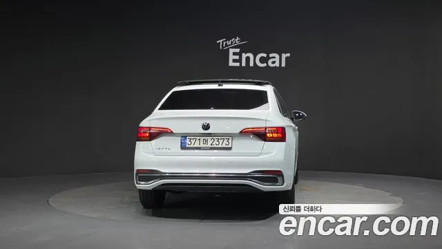 Volkswagen Jetta — Фото автомобиля 3