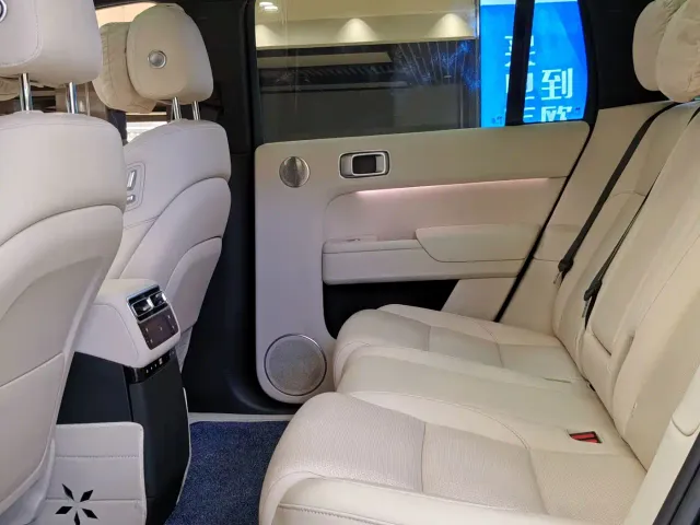 Li Auto L7 — Фото автомобиля 14