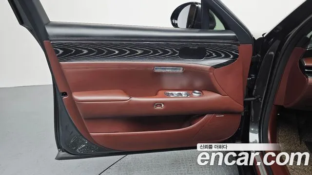 Genesis G90 — Фото автомобиля 24