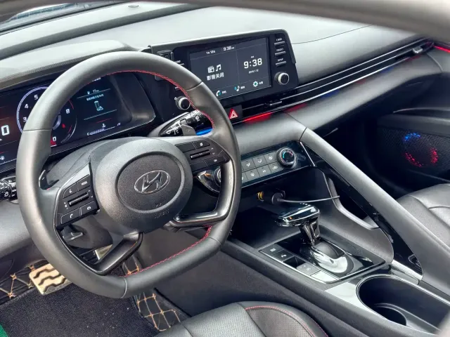 Hyundai Elantra — Фото автомобиля 15