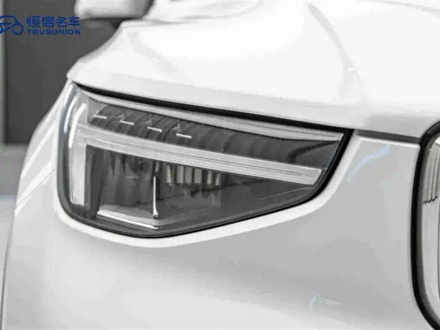 Volvo XC40 — Фото автомобиля 10