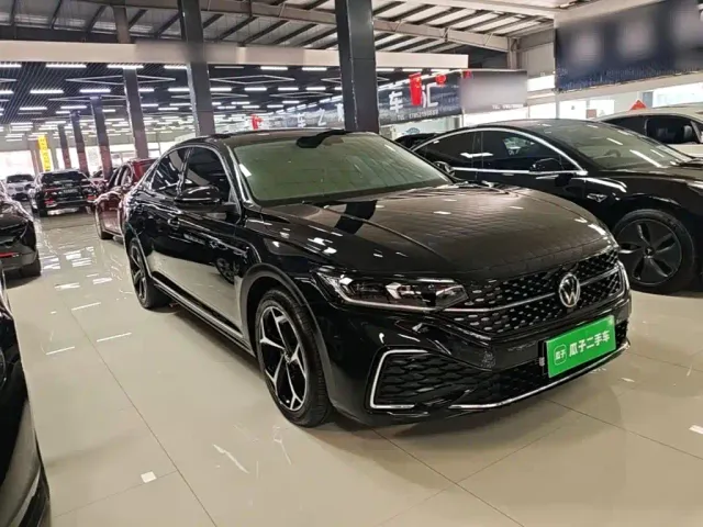 Volkswagen Passat — Фото автомобиля 3
