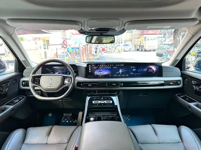 Lincoln Aviator — Фото автомобиля 4