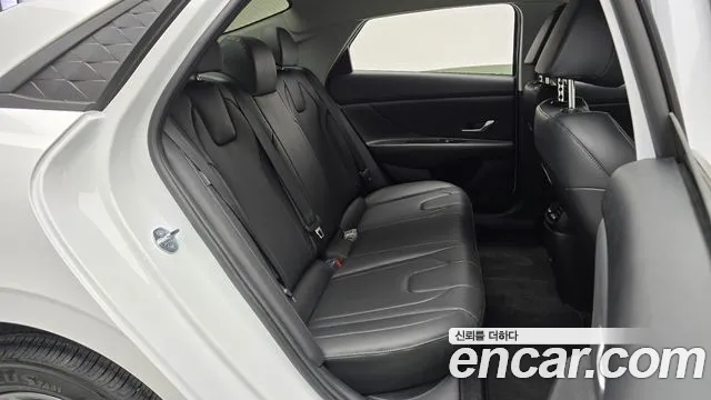 Hyundai Avante CN7 — Фото автомобиля 11