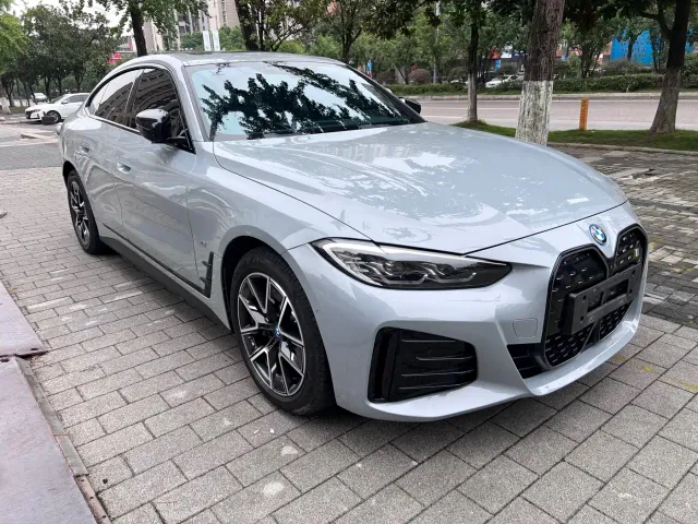 BMW i4 — Фото автомобиля 3
