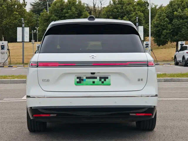 Nio ES8 — Фото автомобиля 6