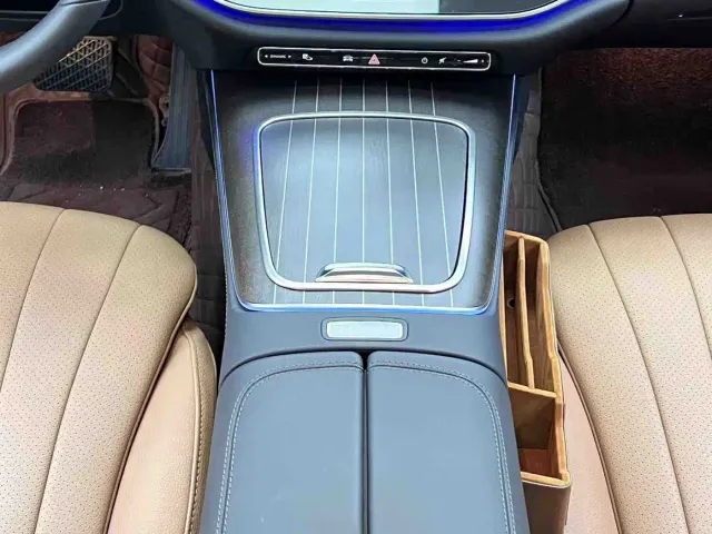 Mercedes-Benz E-Class — Фото автомобиля 20