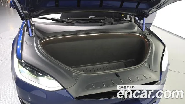 Tesla Model X — Фото автомобиля 6