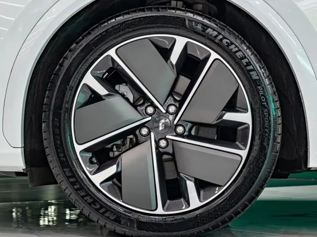 Li Auto L7 — Фото автомобиля 7