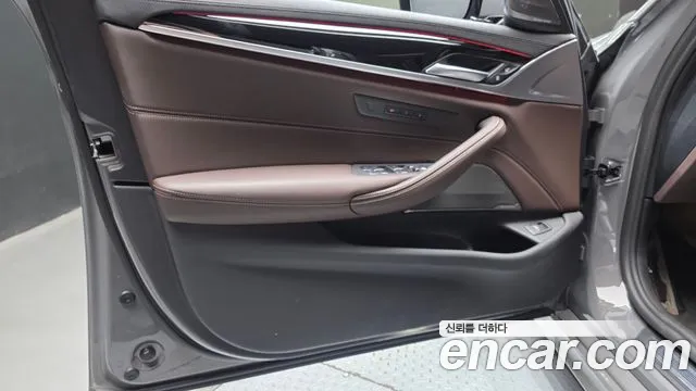 BMW 5 Series G30 — Фото автомобиля 13