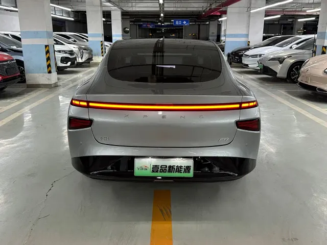Xpeng P7 — Фото автомобиля 5