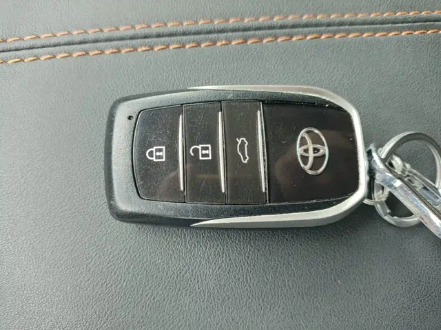 Toyota Avalon 2024 Model Hybrid 2.0L Prestige Edition — Фото автомобиля 8