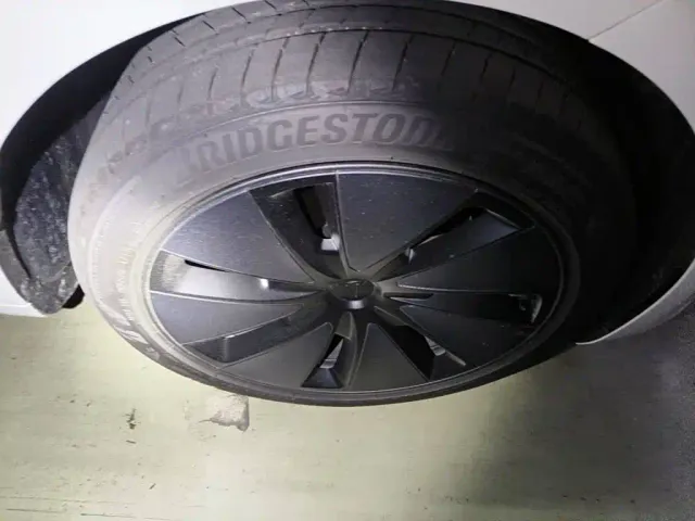 Tesla Model 3 — Фото автомобиля 7