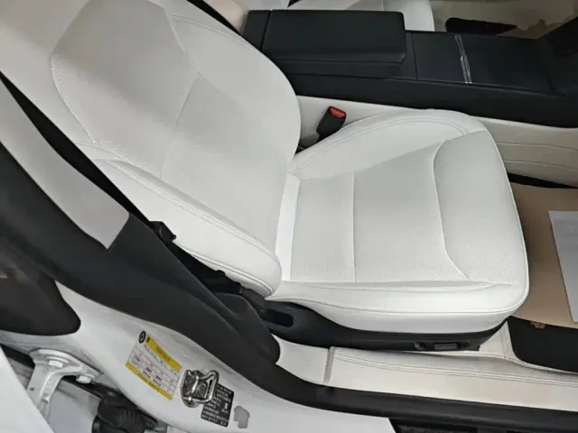 Tesla Model 3 — Фото автомобиля 24