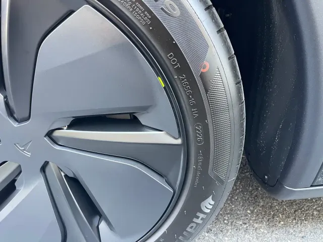 Tesla Model Y — Фото автомобиля 16