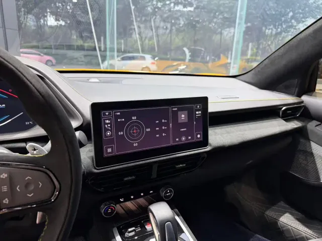 Lotus Emira — Фото автомобиля 9