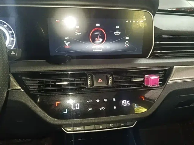 Hongqi Hongqi HS5 2022 Facelift 2.0T Smart Flag Enjoyment AWD Edition — Фото автомобиля 12