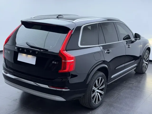 Volvo XC90 — Фото автомобиля 10