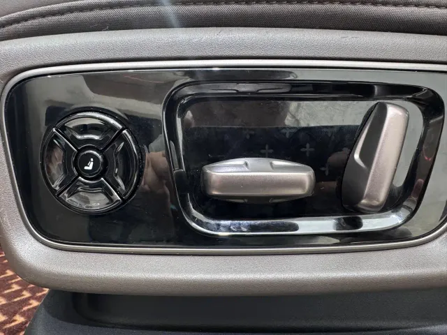 Li Auto MEGA — Фото автомобиля 17